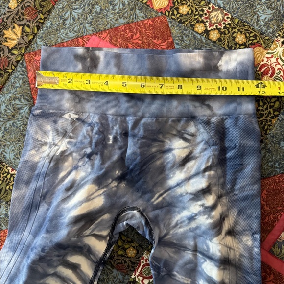 Tory Burch Sport seamless tie dye leggings. Navy w/white tie dye. Sz.  Medium. - Picture 10 of 15